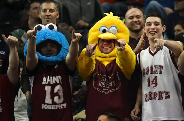 2016-0318-St.-Joseph's-fans-SI267_TK1_00732.jpg